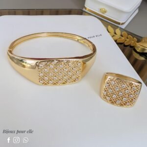 Alternative view of Ensemble bijoux